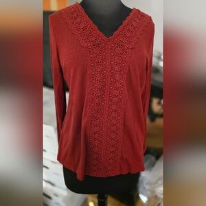 EUC Maurices Burnt Orange VNeck with Back Detail